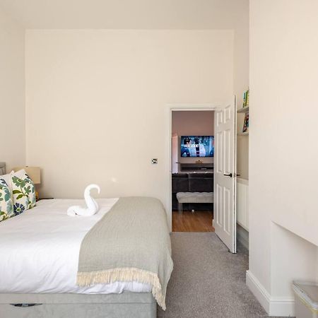 Stylish Flat In Central Location With Free Parking Свіндон Екстер'єр фото